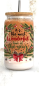Preview: Ein 16oz Glasbecher mit Bambusdeckel und Strohhalm, verziert mit dem festlichen Spruch 'It's the most wonderful time of the year', umgeben von Tannenzweigen, roten Beeren, Tannenzapfen und einer roten Schleife. Perfekt für weihnachtliche Getränke.